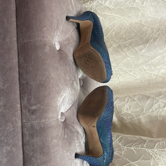 Vince Camuto platform (1/2 in) heels (4 in) slightly worn  size 6/36 Exc. cond. - Picture 8 of 9